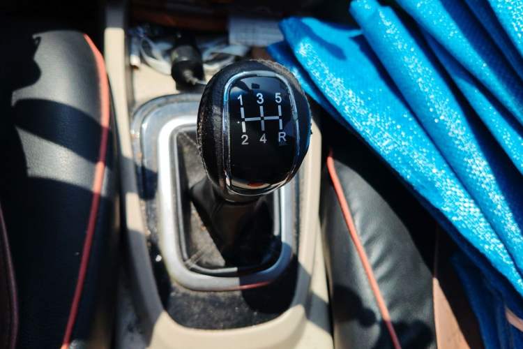 Used Karry K50 2015 1.5L Manual Luxury Model Gear Lever