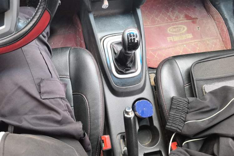 Used Karry K50 2015 1.5L Manual Luxury Model Gear Lever
