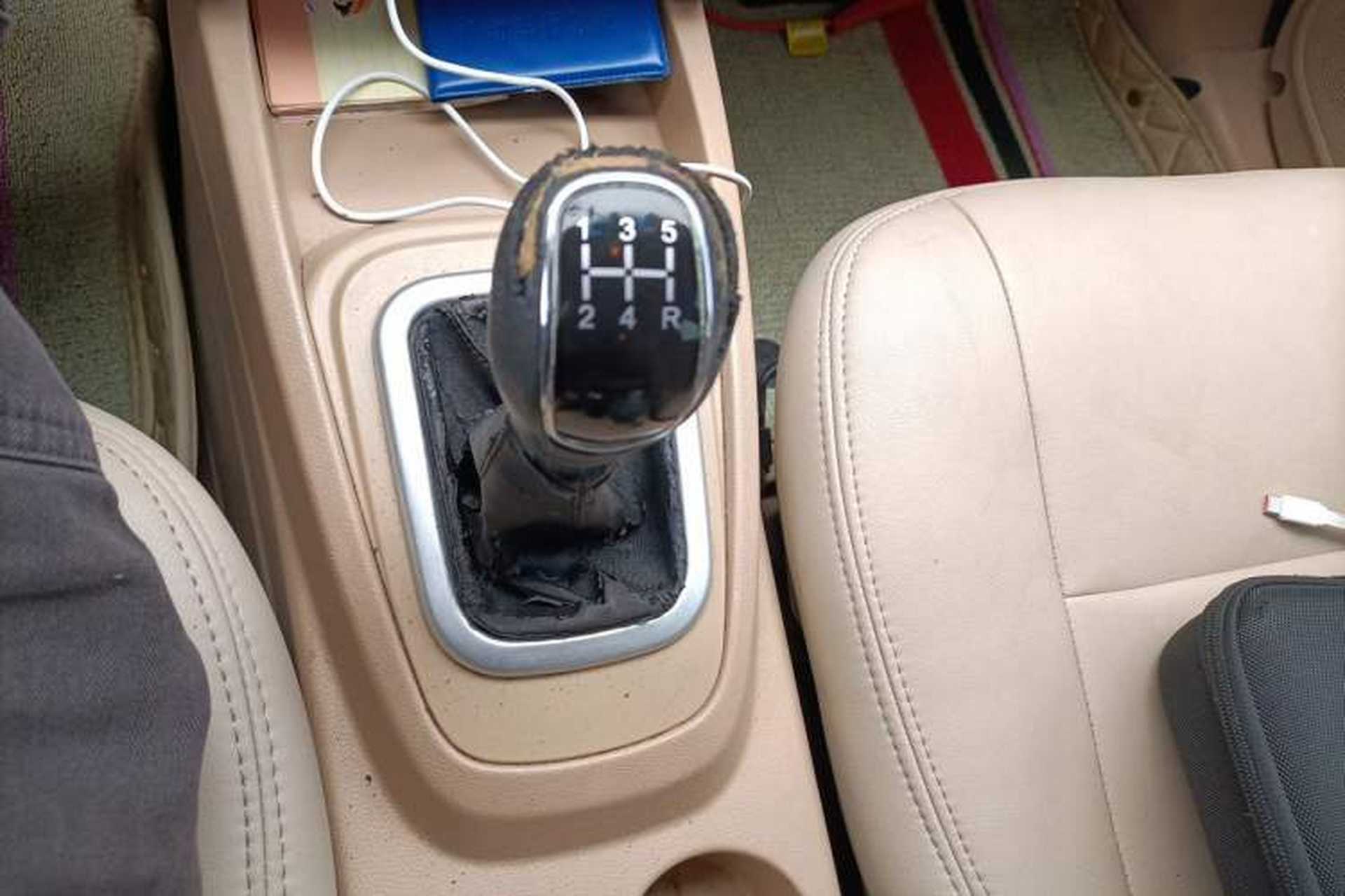 Used Karry K50 2015 1.5L Manual Comfort Model Gear Lever