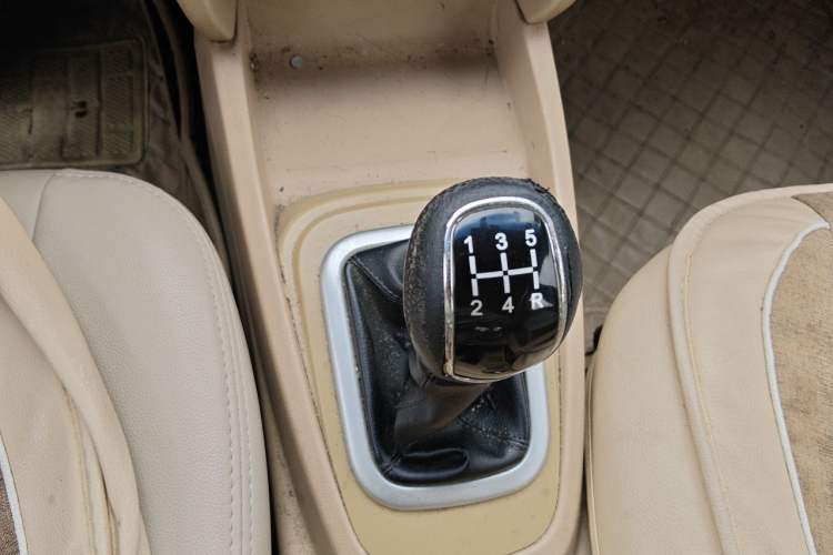 Used Karry K50 2015 1.5L Manual Luxury Model Gear Lever
