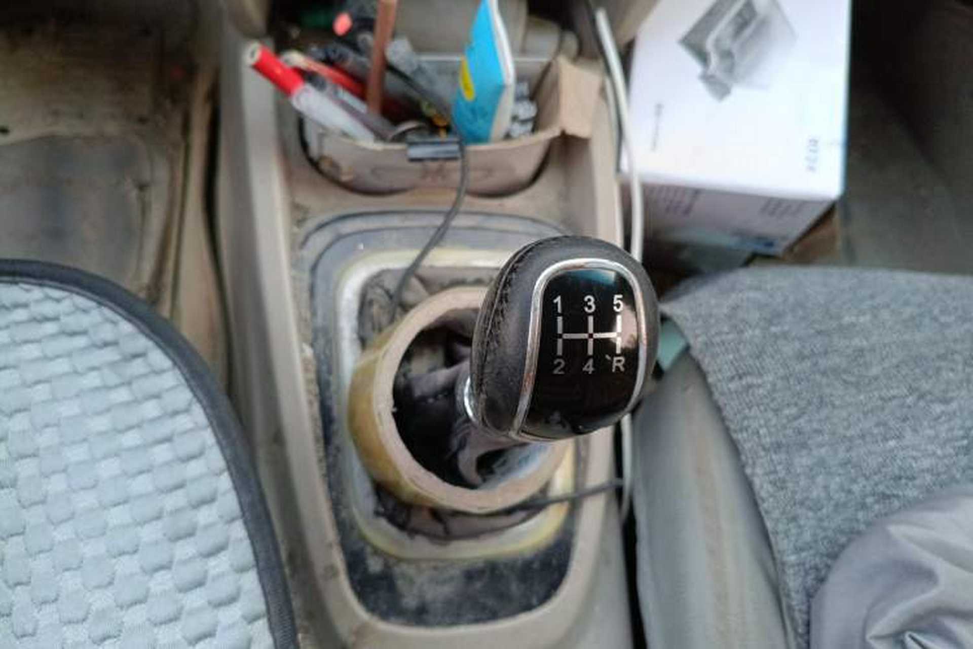 Used Karry K50 2015 1.5L Manual Comfort Model Gear Lever