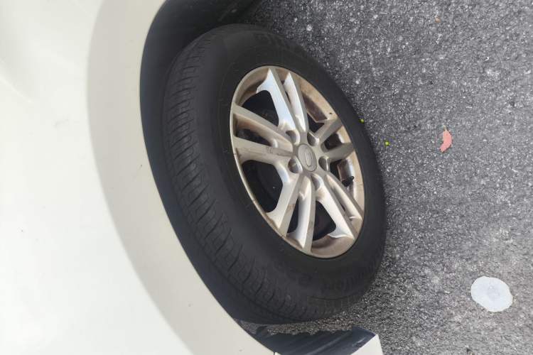 Used Karry K50 2015 1.5L Manual Comfort Model Left Front Wheel Hub