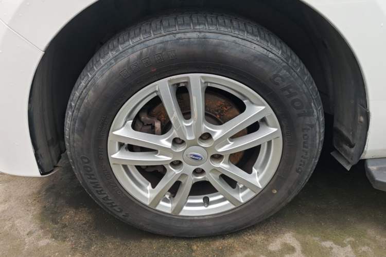 Used Karry K50 2015 1.5L Automatic Comfort Model Left Front Wheel Hub