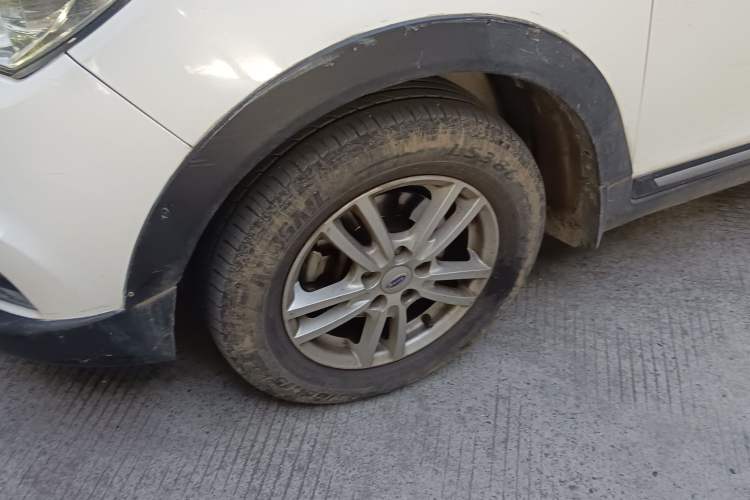Used Karry K50 2015 1.5L Manual Comfort Model Left Front Wheel Hub