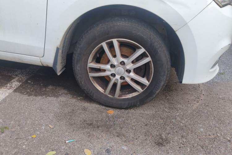 Used Karry K50 2015 1.5L Manual Comfort Model Right Front Wheel Hub