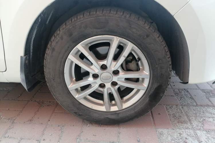 Used Karry K50 2015 1.5L Manual Comfort Model Right Front Wheel Hub