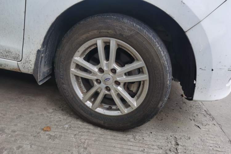 Used Karry K50 2015 1.5L Manual Comfort Model Right Front Wheel Hub