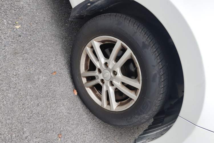 Used Karry K50 2015 1.5L Manual Comfort Model Right Front Wheel Hub