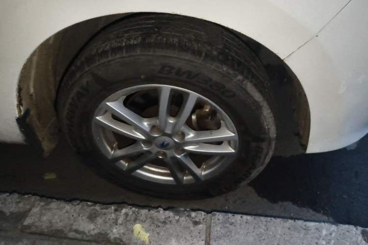 Used Karry K50 2015 1.5L Manual Luxury Model Right Front Wheel Hub