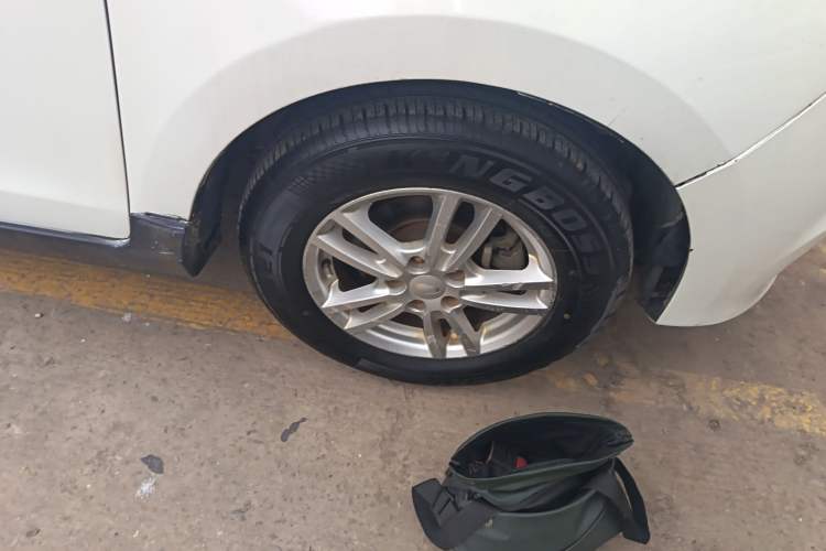 Used Karry K50 2015 1.5L Manual Luxury Model Right Front Wheel Hub