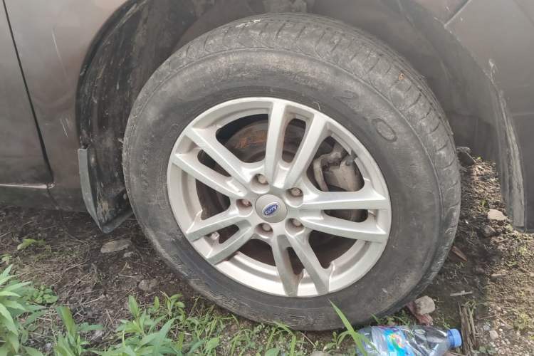 Used Karry K50 2015 1.5L Manual Luxury Model Right Front Wheel Hub