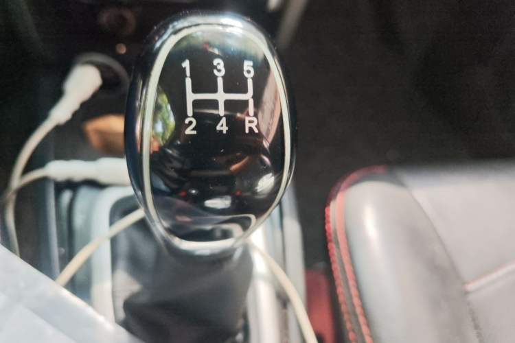Used Karry K50 2017 1.5L Manual Standard Edition Gear Lever