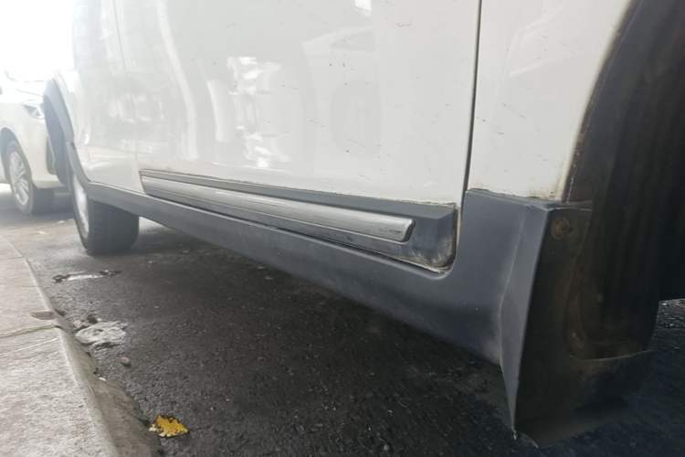 Used Karry K50 2018 1.5L Manual Comfort Model Right Side Sill