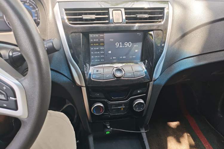 Used Karry K50EV 2018 Luxury EV Model Audio And AC Panel