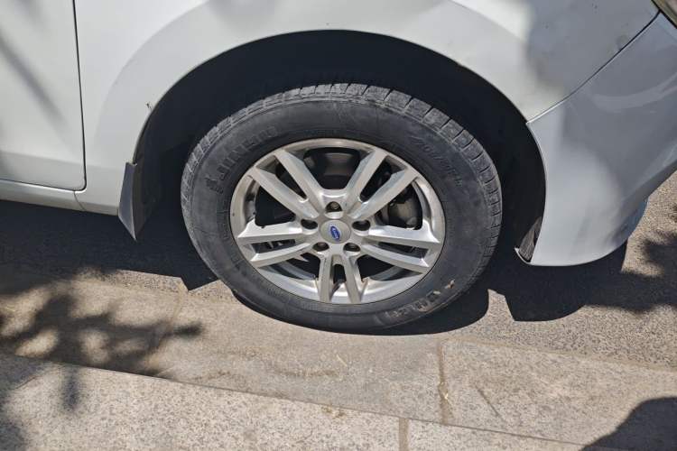 Used Karry K50EV 2018 Luxury EV Model Right Front Wheel Hub