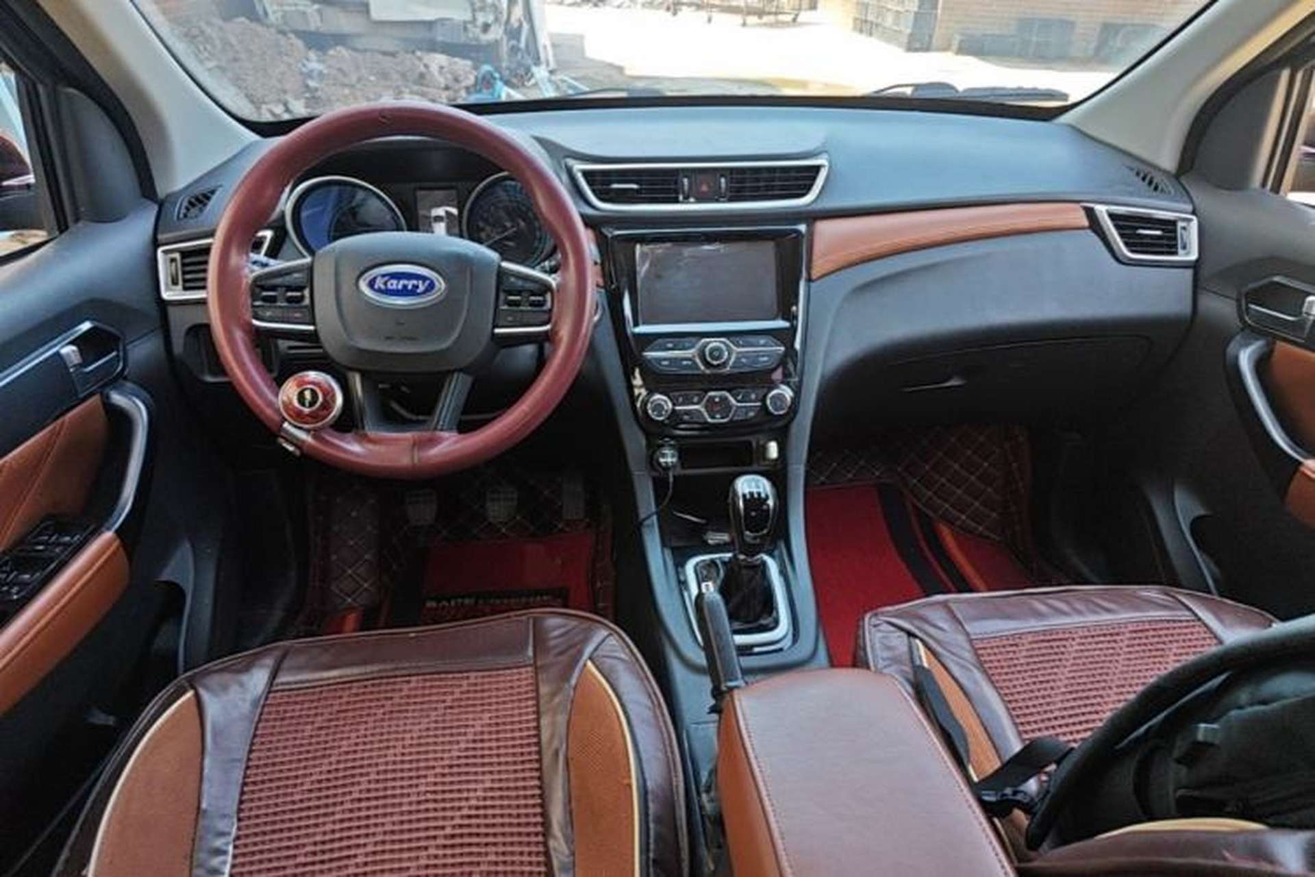 Used Karry K60 2017 1.5L Manual Flagship Model Center Console