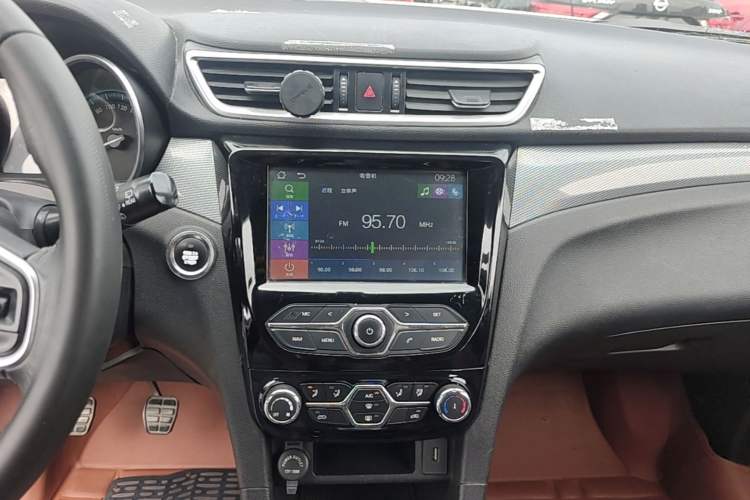 Used Karry K60 2017 1.5L Manual Flagship Model Audio And AC Panel
