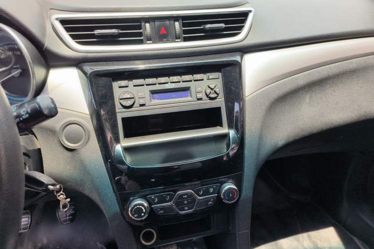 Used Karry K60 2017 1.5L Manual Comfort Model Audio And AC Panel