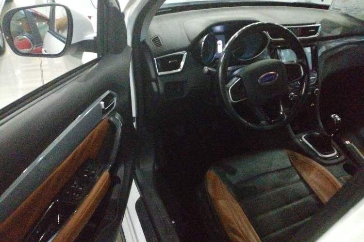 Used Karry K60 2017 1.5L Manual Flagship Model Interior 2