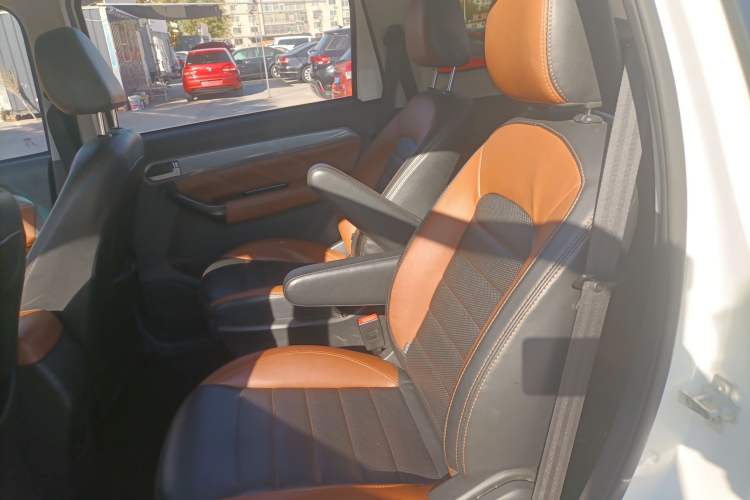 Used Karry K60 2017 1.5L Manual Flagship Model Interior 4