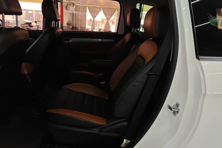 Used Karry K60 2017 1.5L Manual Flagship Model Interior 4