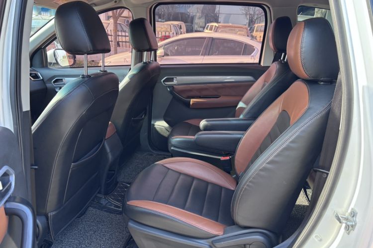 Used Karry K60 2017 1.5L Manual Flagship Model Interior 5
