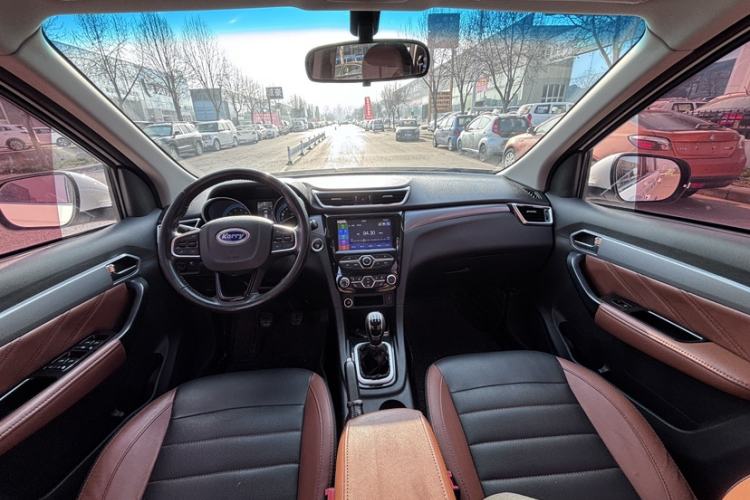 Used Karry K60 2017 1.5L Manual Flagship Model Interior 6