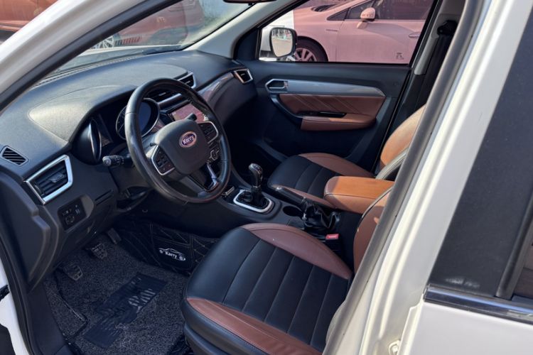 Used Karry K60 2017 1.5L Manual Flagship Model Interior 8
