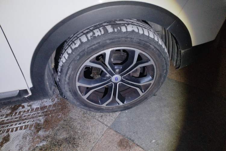 Used Karry K60 2017 1.5L Manual Flagship Model Right Front Wheel Hub