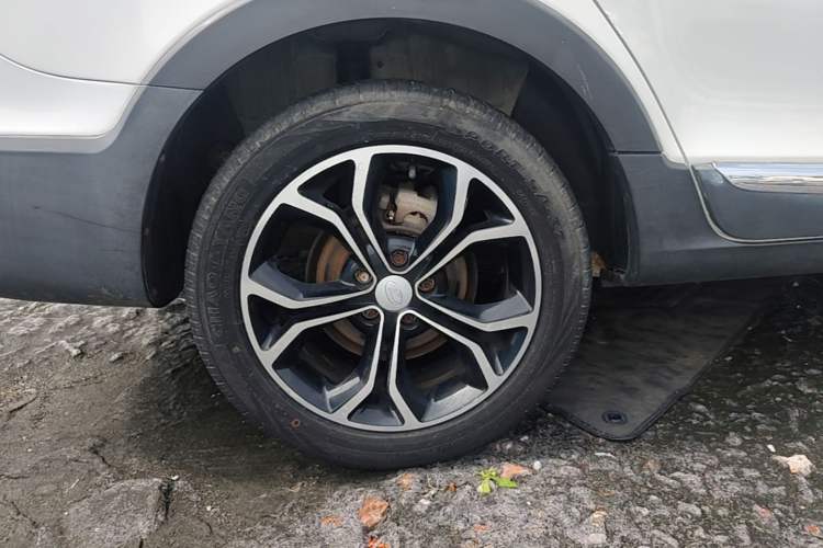 Used Karry K60 2017 1.5L Manual Flagship Model Right Rear Wheel Hub