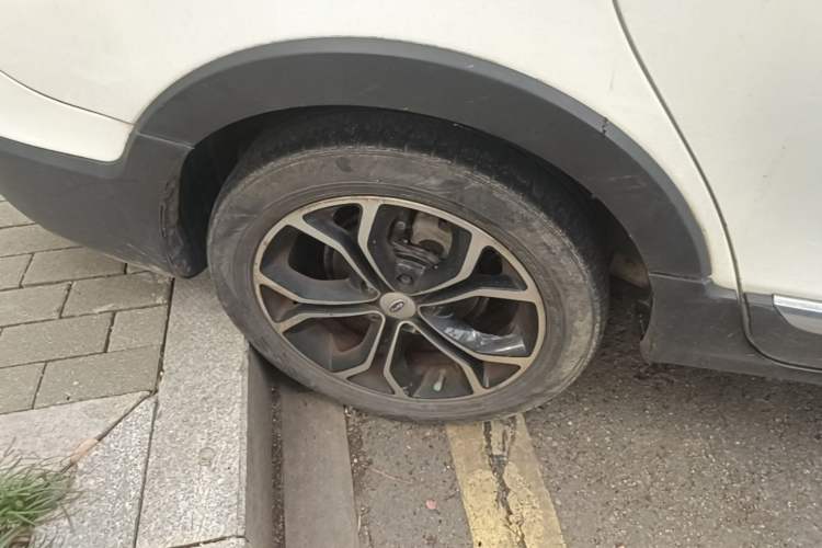 Used Karry K60 2017 1.5L Automatic Flagship Model Right Rear Wheel Hub