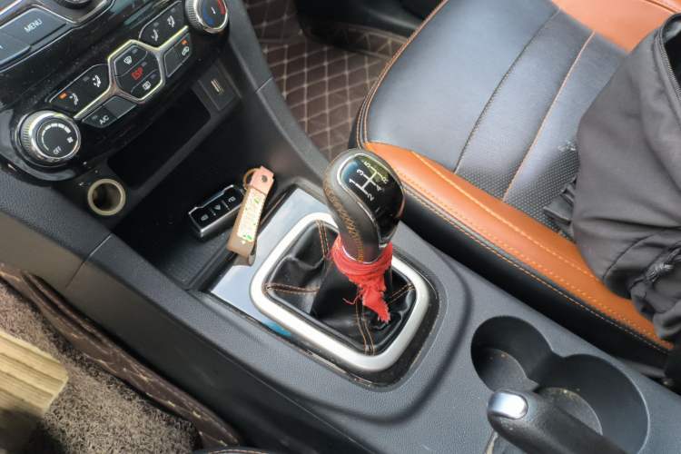 Used Karry K60 2018 1.5L Manual Sunroof Version Gear Lever