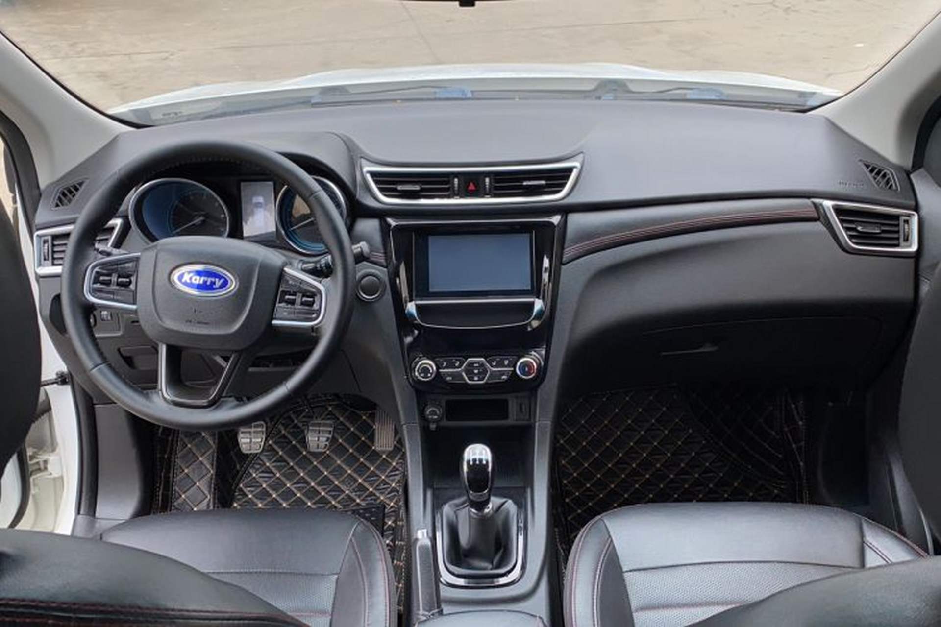 Used Karry K60 2018 1.5T Manual Luxury Model Center Console