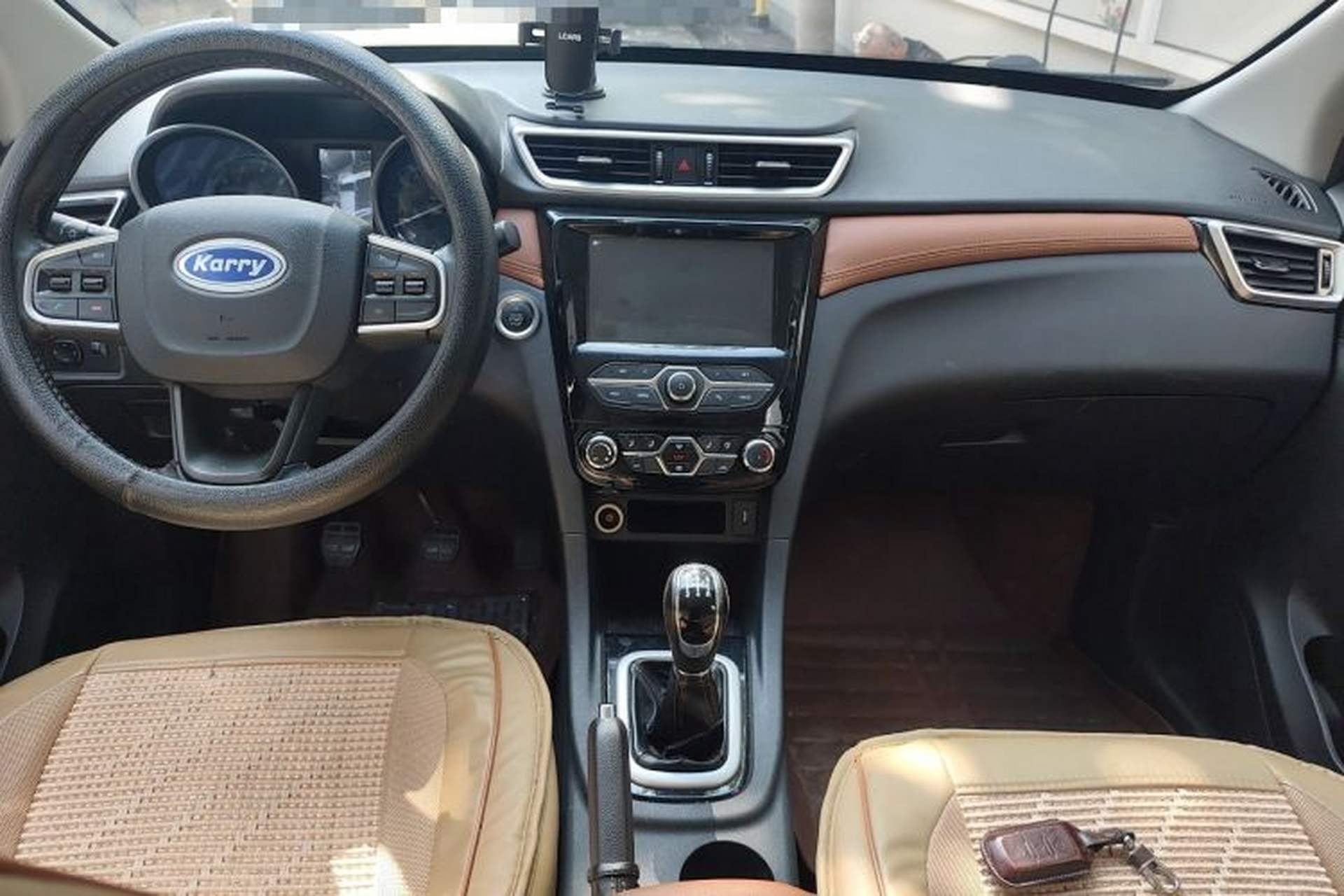 Used Karry K60 2018 1.5L Manual Sunroof Version Center Console