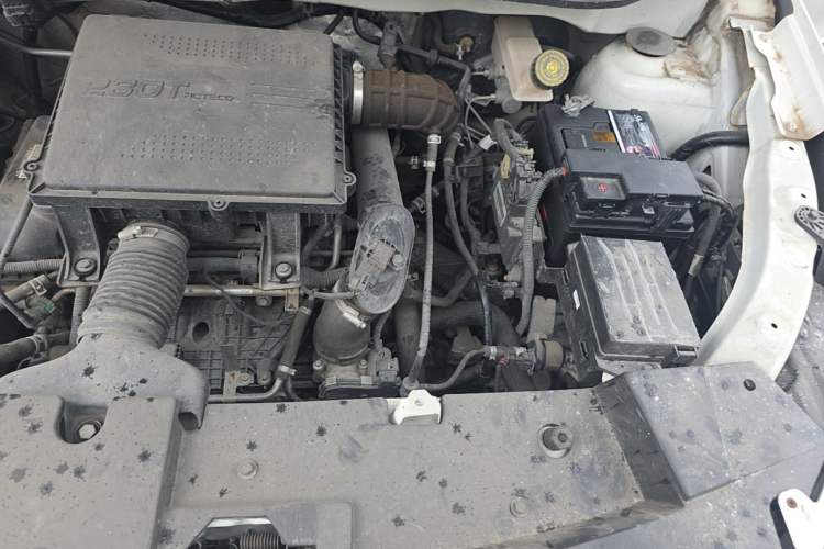 Used Karry K60 2018 1.5T Manual Flagship Model Engine Bay Left