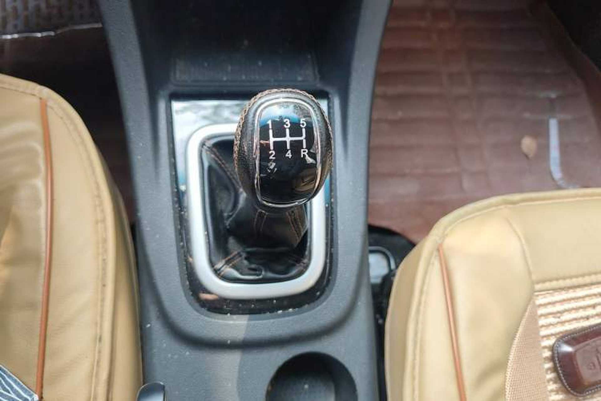Used Karry K60 2018 1.5L Manual Sunroof Version Gear Lever
