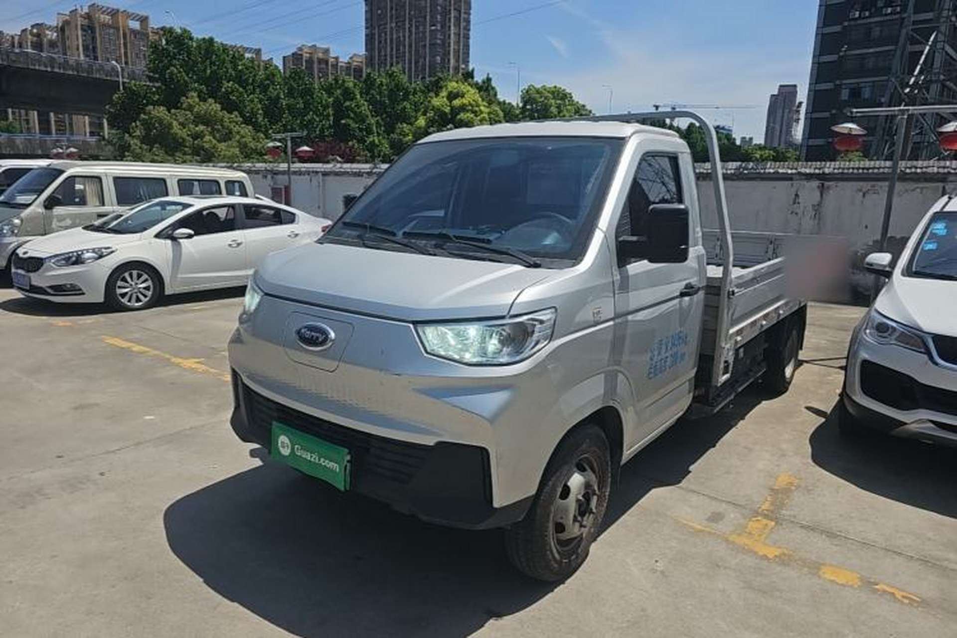 Used Karry Xiaoxiang EV 2023 Panel Van Luxury Version 55.7 kWh Front Left 45 Deg