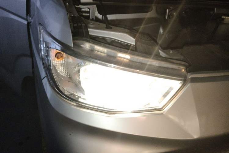 Used Karry Xiaoxiang EV 2023 Panel Van Luxury Version 55.7 kWh Right Front Headlight