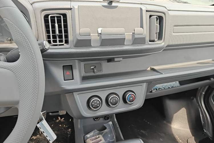 Used Karry Xiaoxiang X3 2024 245 km Pickup Audio And AC Panel