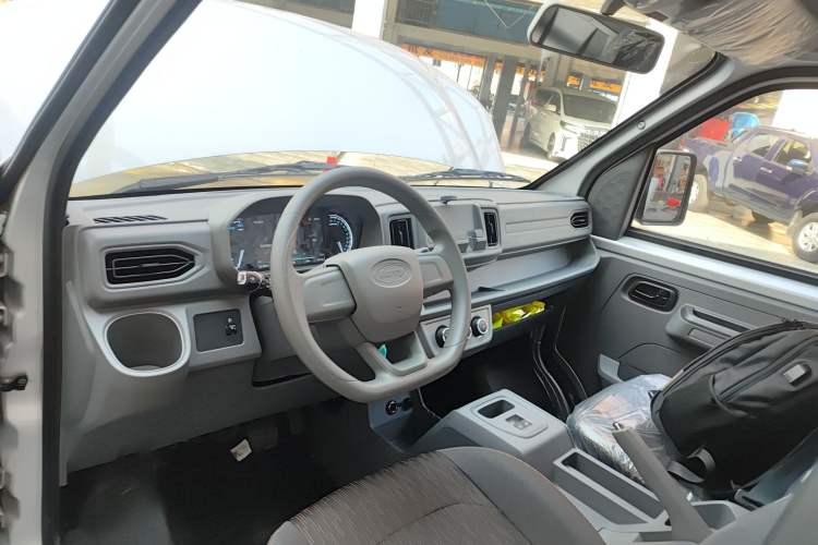 Used Karry Xiaoxiang X3 2024 245 km Pickup Center Console