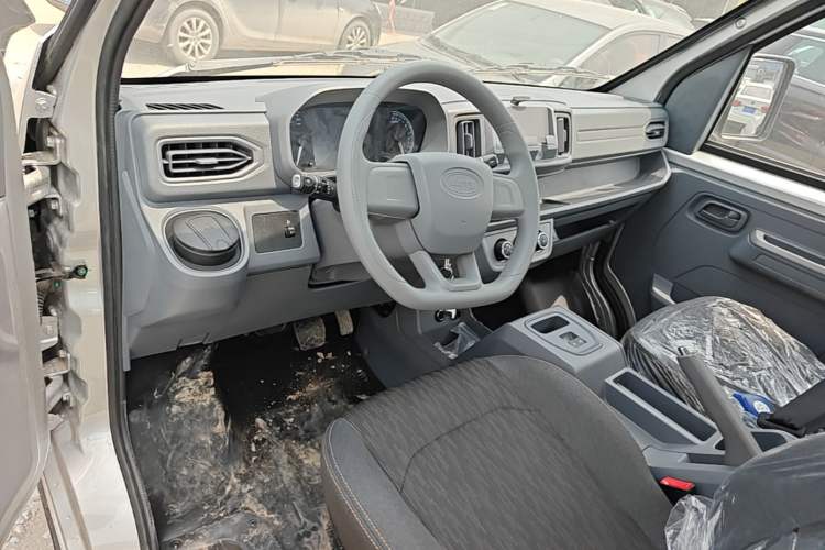 Used Karry Xiaoxiang X3 2024 245 km Pickup Center Console
