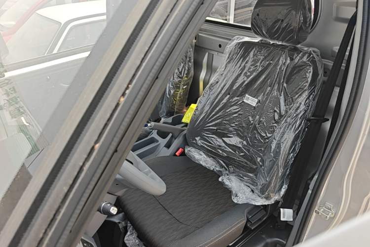 Used Karry Xiaoxiang X3 2024 245 km Pickup Left Front Seat