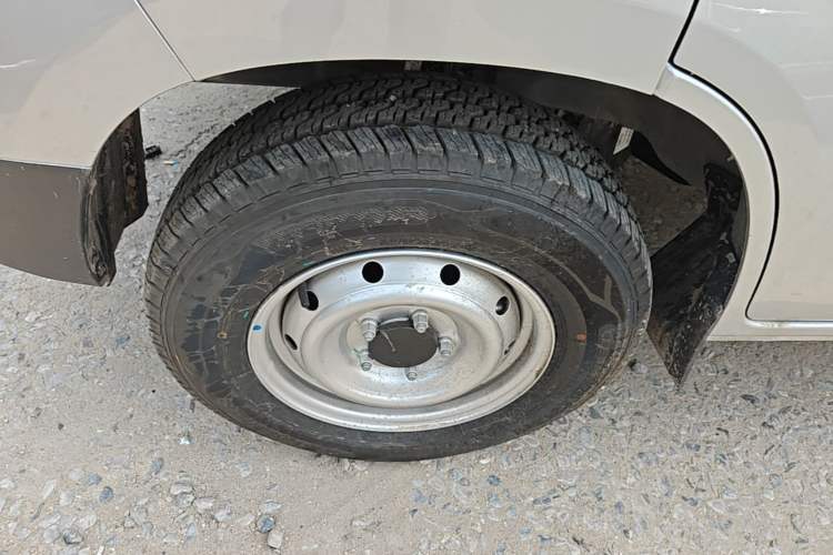 Used Karry Xiaoxiang X3 2024 245 km Pickup Left Front Wheel Hub