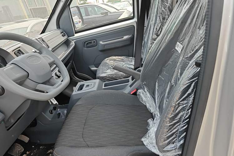 Used Karry Xiaoxiang X3 2024 245 km Pickup Left Rear Seat