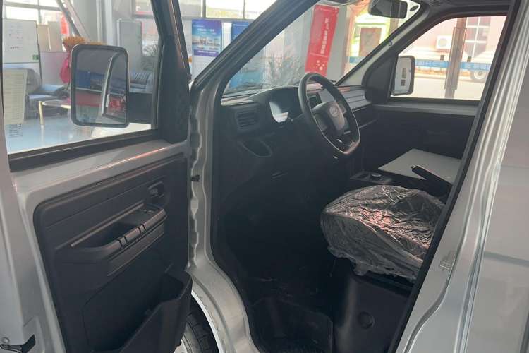 Used Karry Xiaoxiang X5 2024 Cargo Truck Interior 2