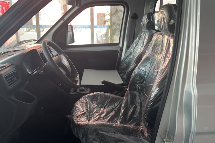 Used Karry Xiaoxiang X5 2024 Cargo Truck Interior 4