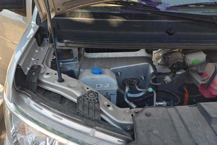 Used Karry Xiaoxiang X5 2024 Cargo Truck Engine Bay Right