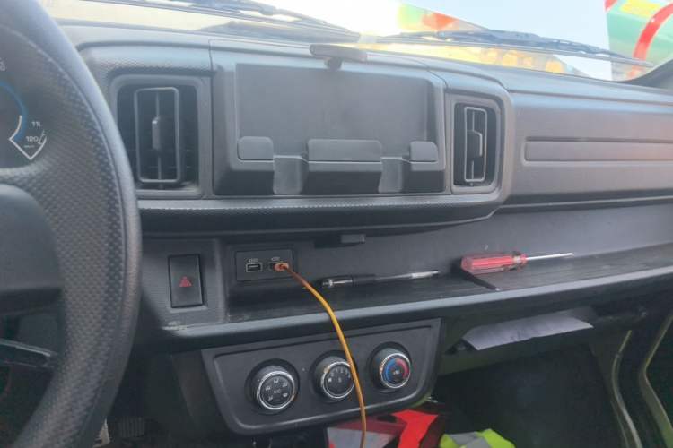 Used Karry Xiaoxiang X7 2024 AVIC Battery (3815 Cargo Box) Side-Panel Truck – Deluxe Model Audio And AC Panel