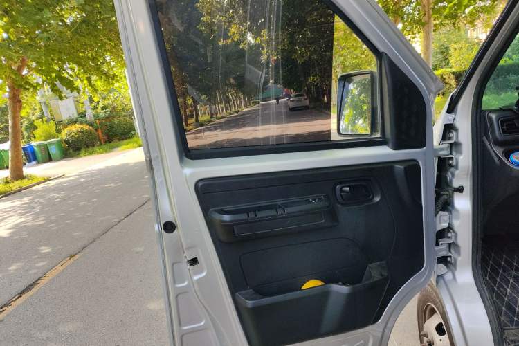 Used Karry Xiaoxiang X7 2024 AVIC Battery (3815 Cargo Box) Side-Panel Truck – Deluxe Model Interior 7