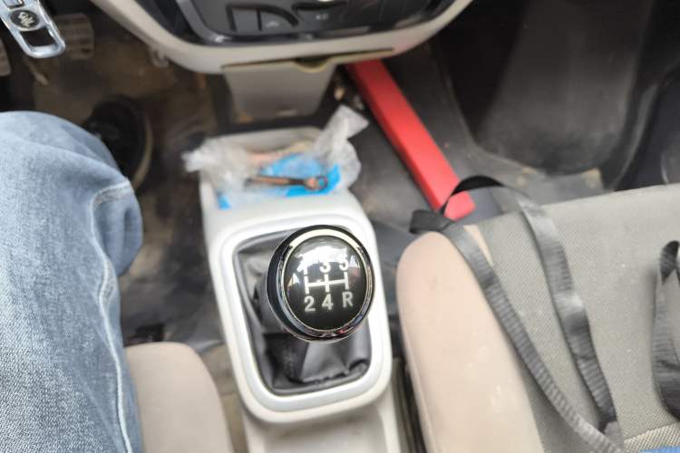 Used Karry Youjin 2016 1.3L Double-Cab Extended Comfort Model ACTECO-SQR472WD Gear Lever